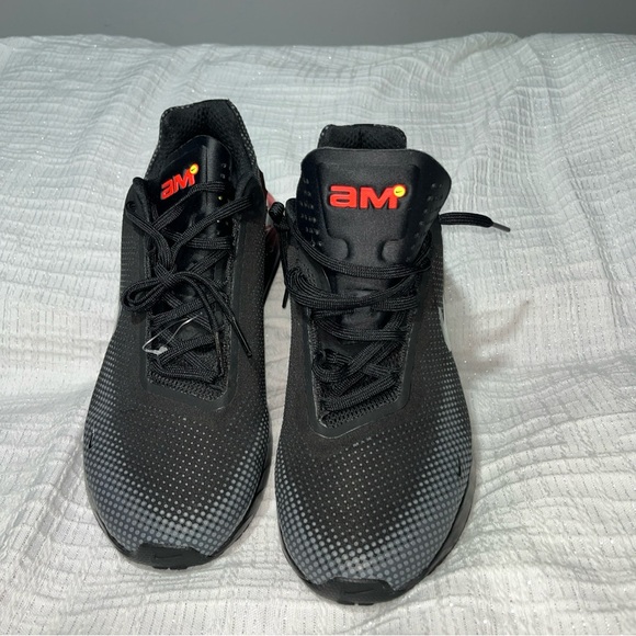 Nike Men\'s Black and Red Athletic Shoes New whitout of the box main image 9